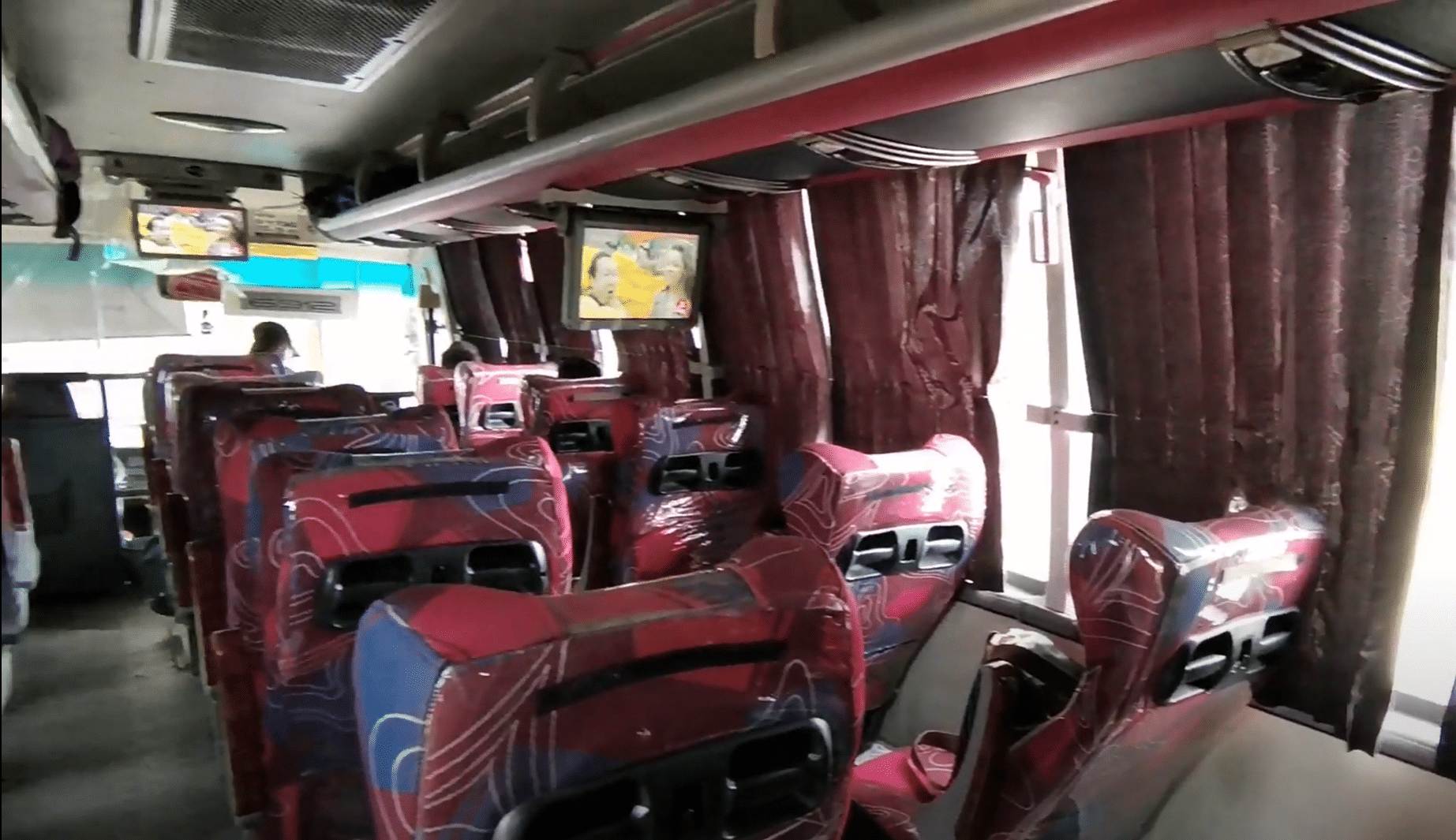 Top liner bus