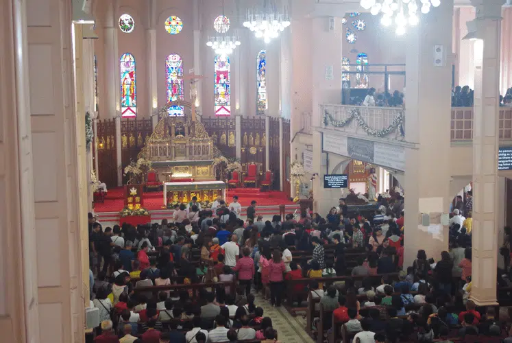 inside-baguio-cathedral