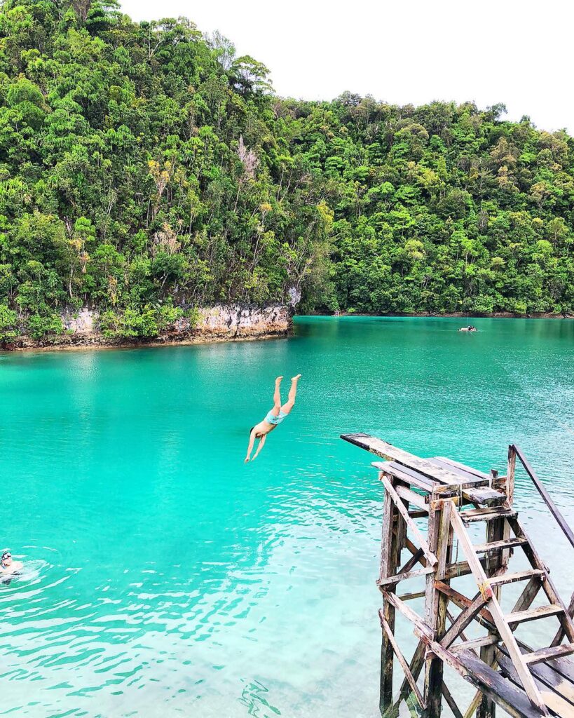 Cliff Dive at Sugba Lagoon